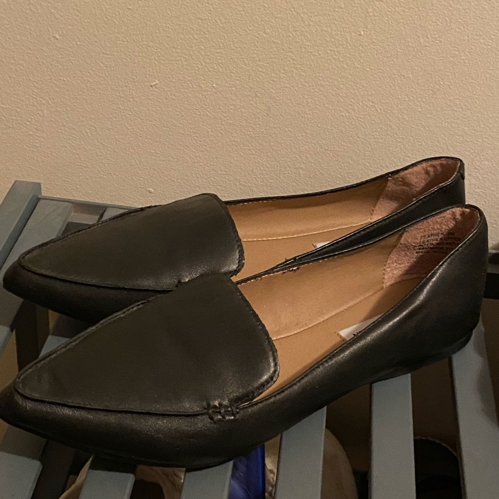 8 Steve Madden pointy toed black flats 💙